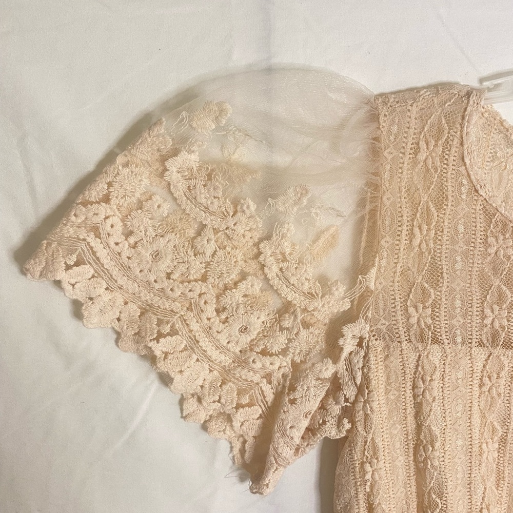 Lace blouse. Size L.